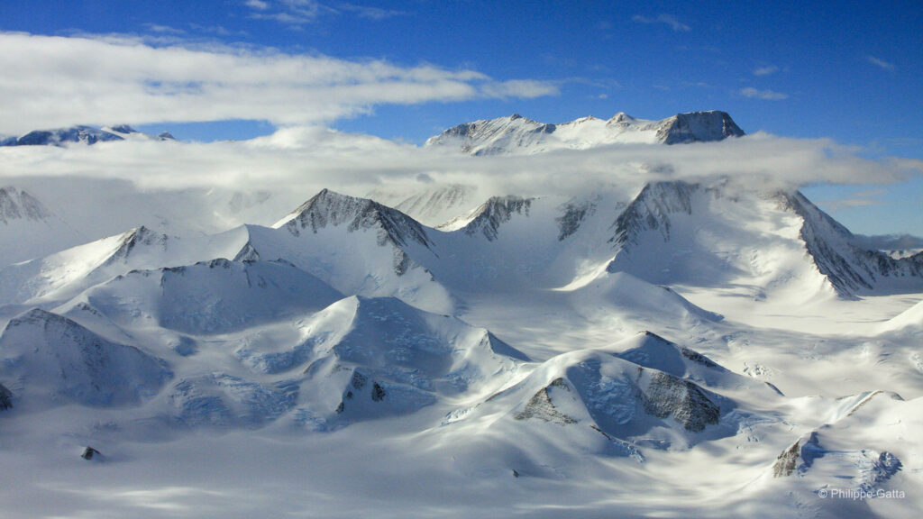 Vinson (4 892 m), Antarctique